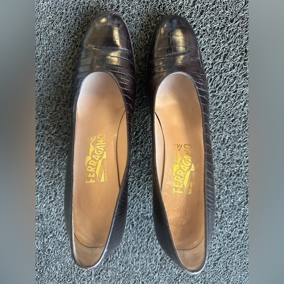 Salvatore Ferragamo Black Croc Embossed Office Pumps Shoes Size 8.5 - Picture 2 of 6